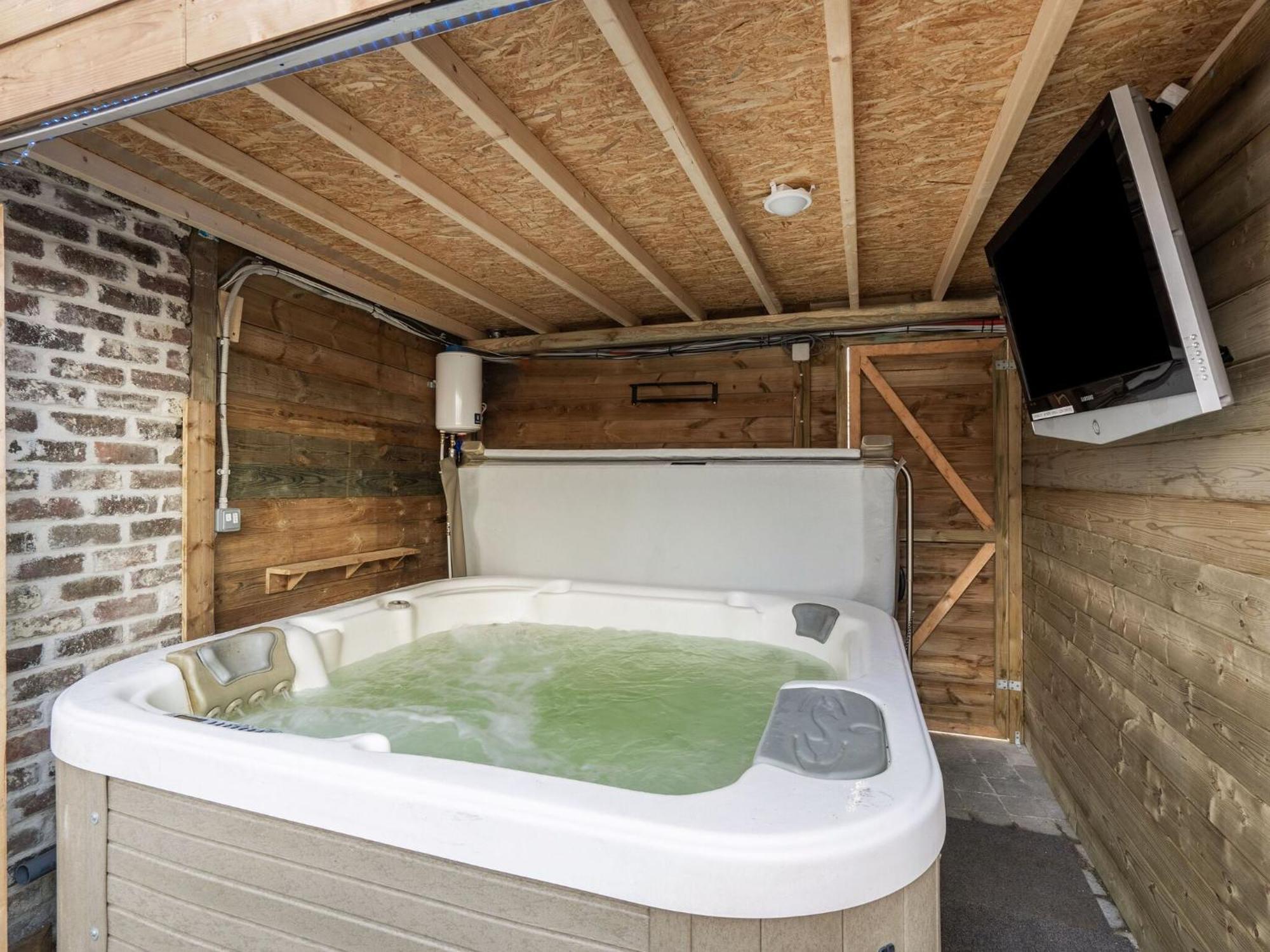 Tasteful Holiday Home In Loppem With Jacuzzi Dış mekan fotoğraf